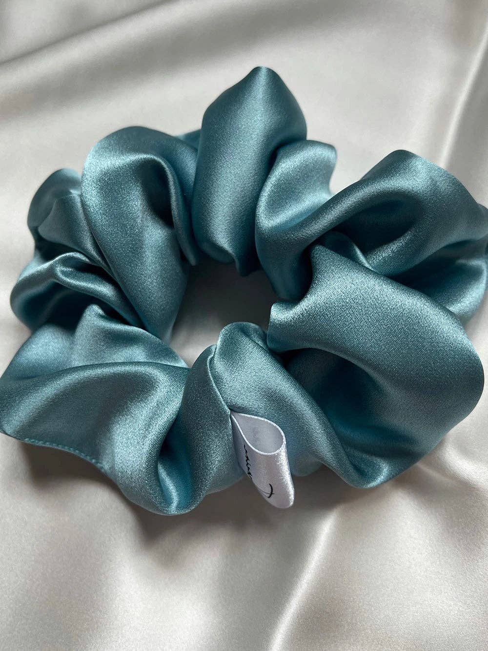 Francine / Seidenscrunchie: Sable