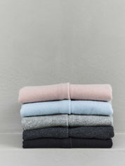 20240506_ROSEMUNDE_NOOS_STILL_0018_f1ebe7bf-b6cd-4beb-90e0-d080c4e10cf6