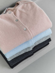 20240506_ROSEMUNDE_NOOS_STILL_0027_c573bcfa-c915-4c9f-9f0a-29ac9a4b5c31