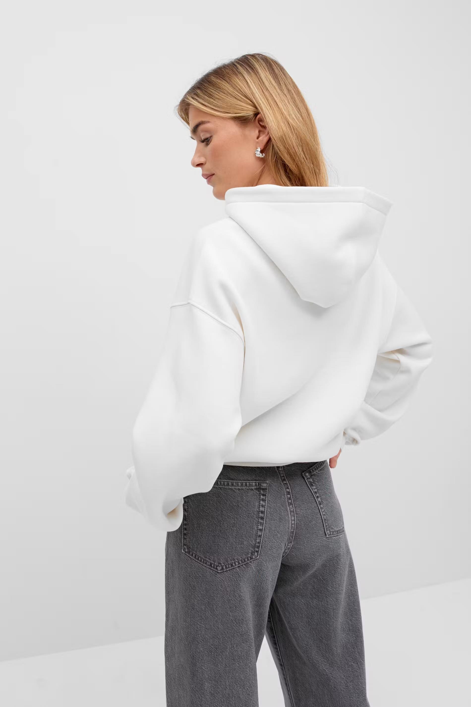 21735717005THfvmoW8Yl2iR