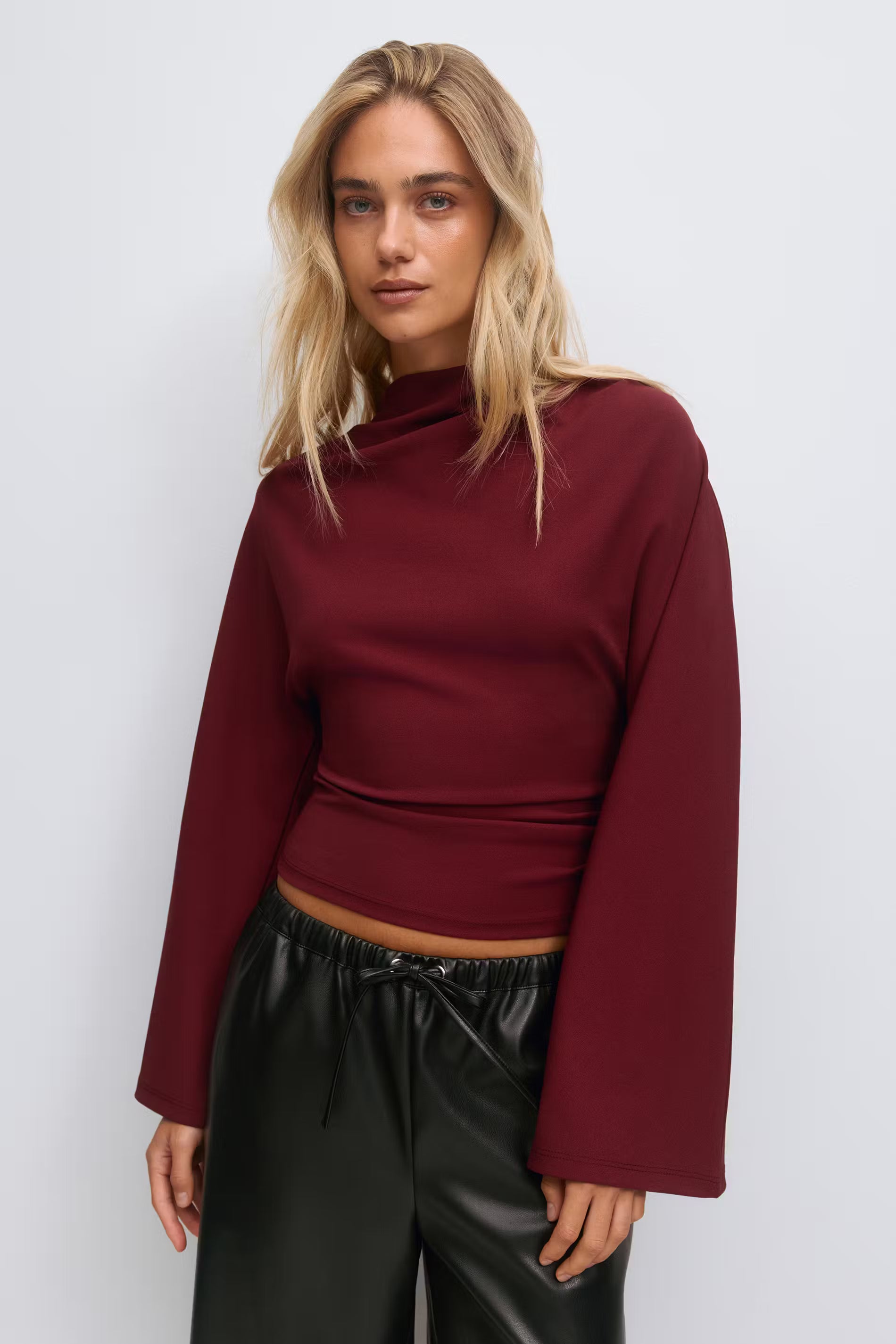 Gina Tricot / Drapy top / Pomegranate