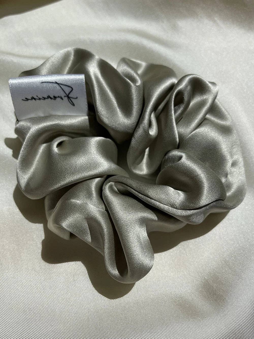 Francine / Seidenscrunchie: Sable