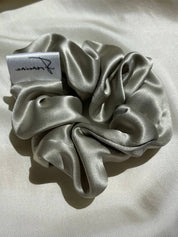 Francine / Seidenscrunchie: Sable