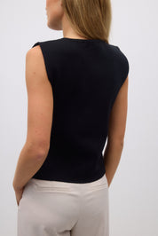 Gina Tricot / Knitted button down vest / Black