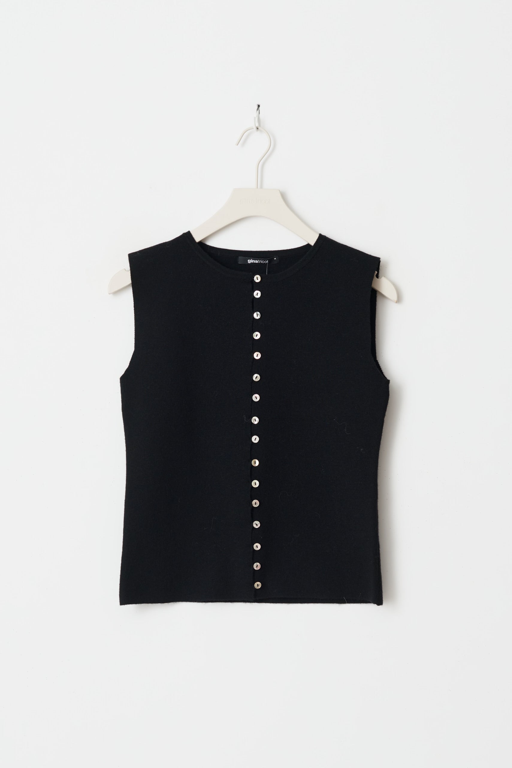 Gina Tricot / Knitted button down vest / Black