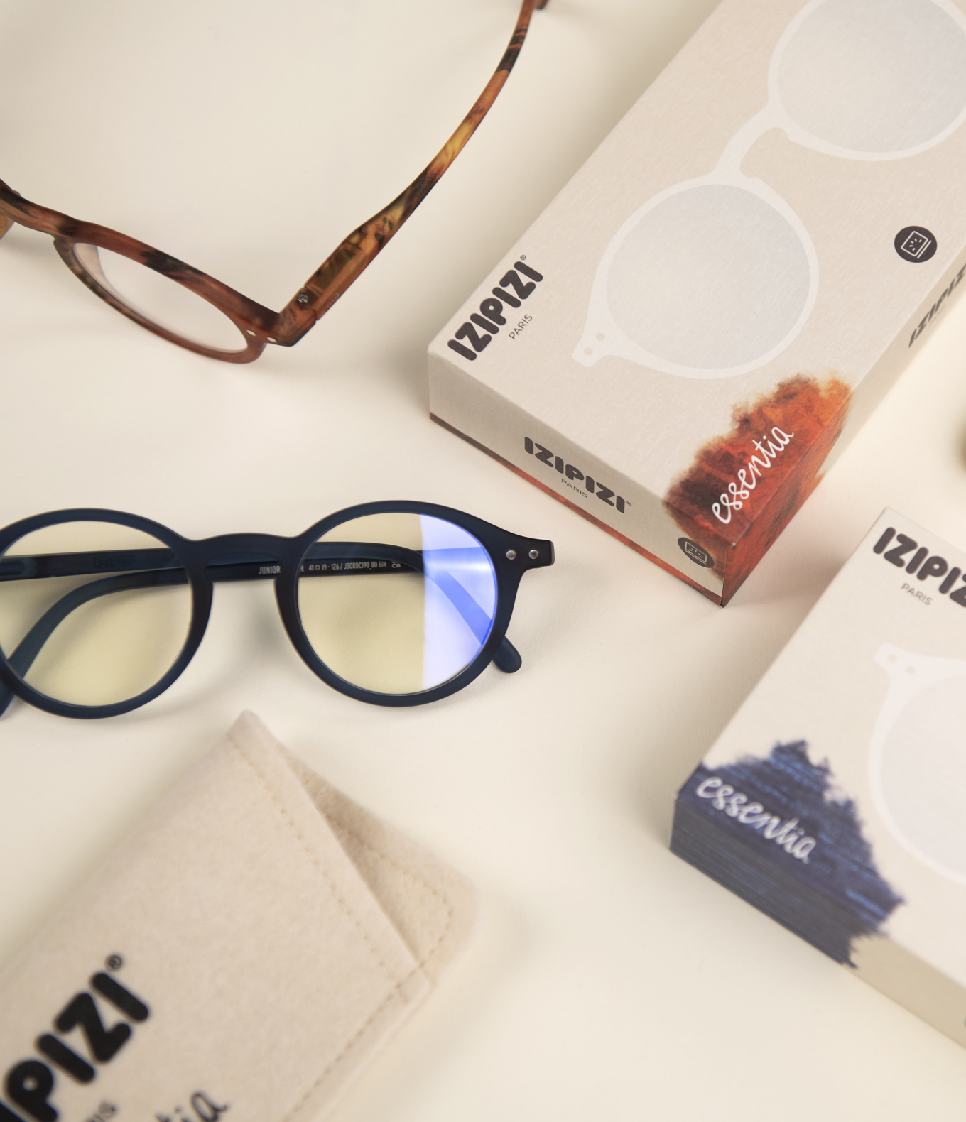 IZI_DETAILS_VUES_FICHE_PRODUITS_JUNIOR_SCREEN_ESSENTIA_680x790px-2x