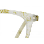 e-reading-oily-white-reading-glasses-4