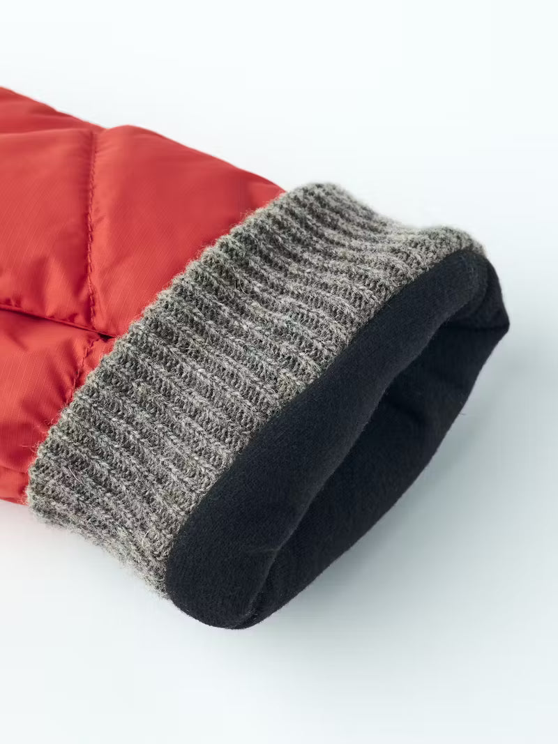 Hestra / Otra / Light red