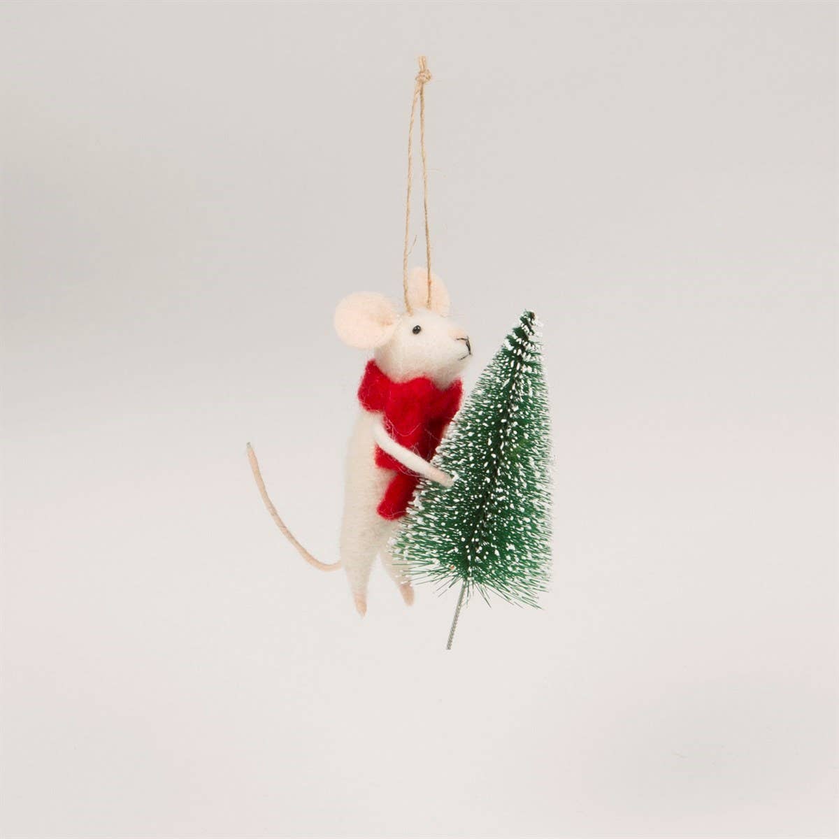 Maus mit Weihnachtsbaum-Filzschmuck