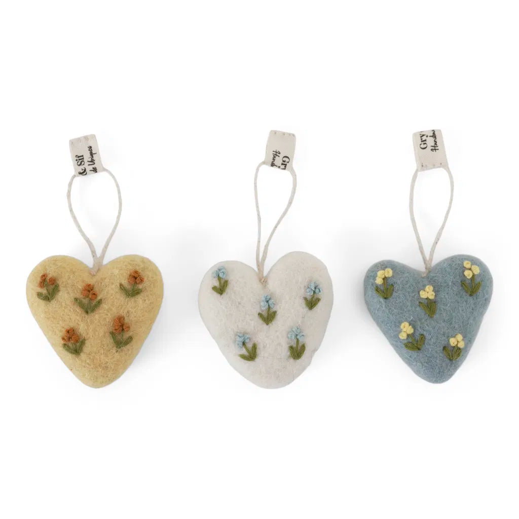 Gry & Sif / Small Heart w/Flower Emb