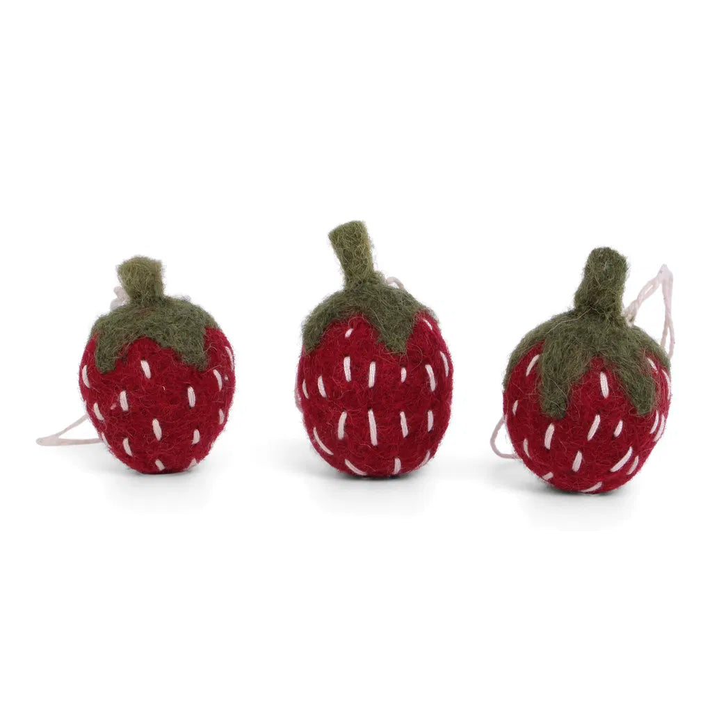 Gry & Sif / Strawberries w/String- Set of 3