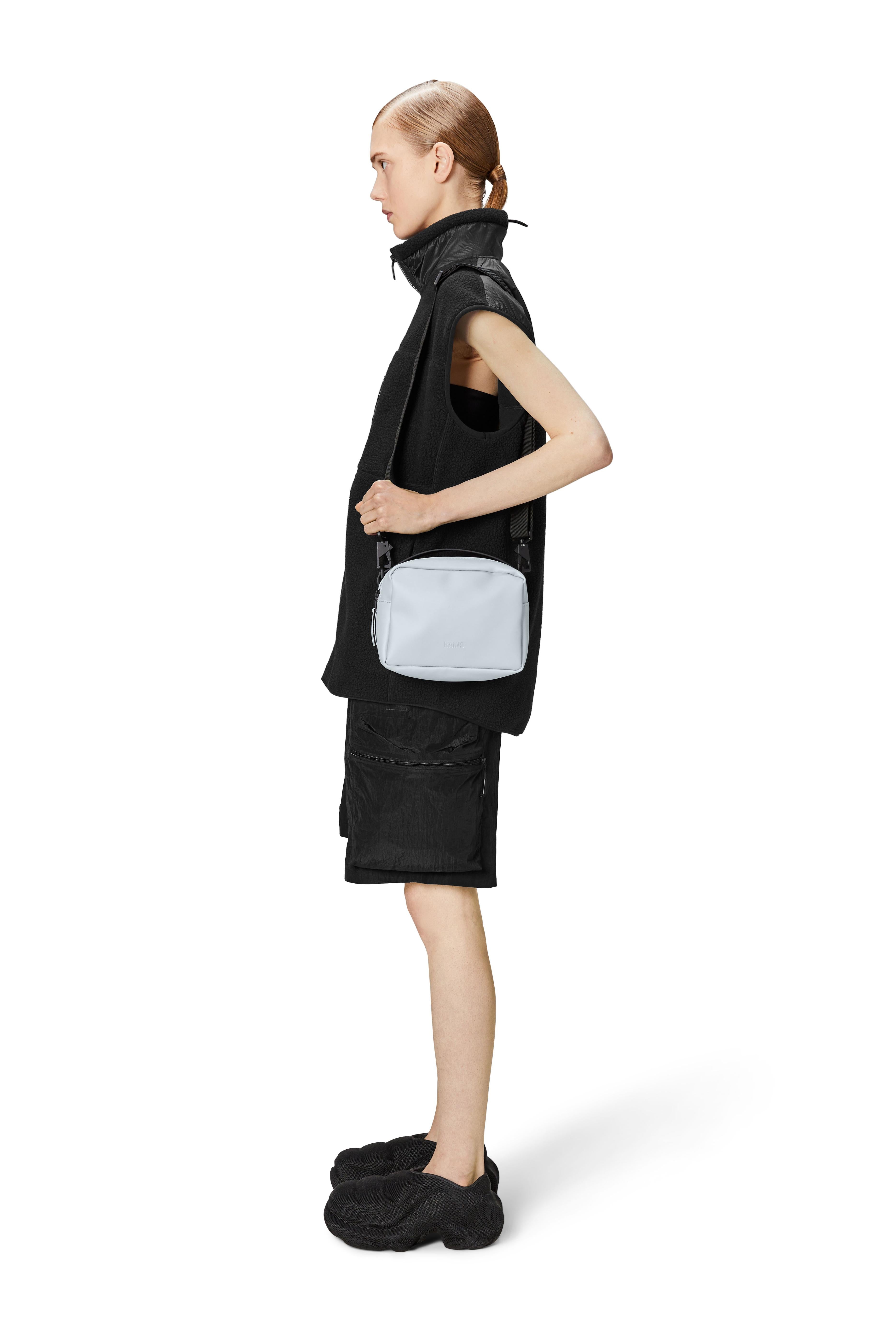 14100_wind_women_1