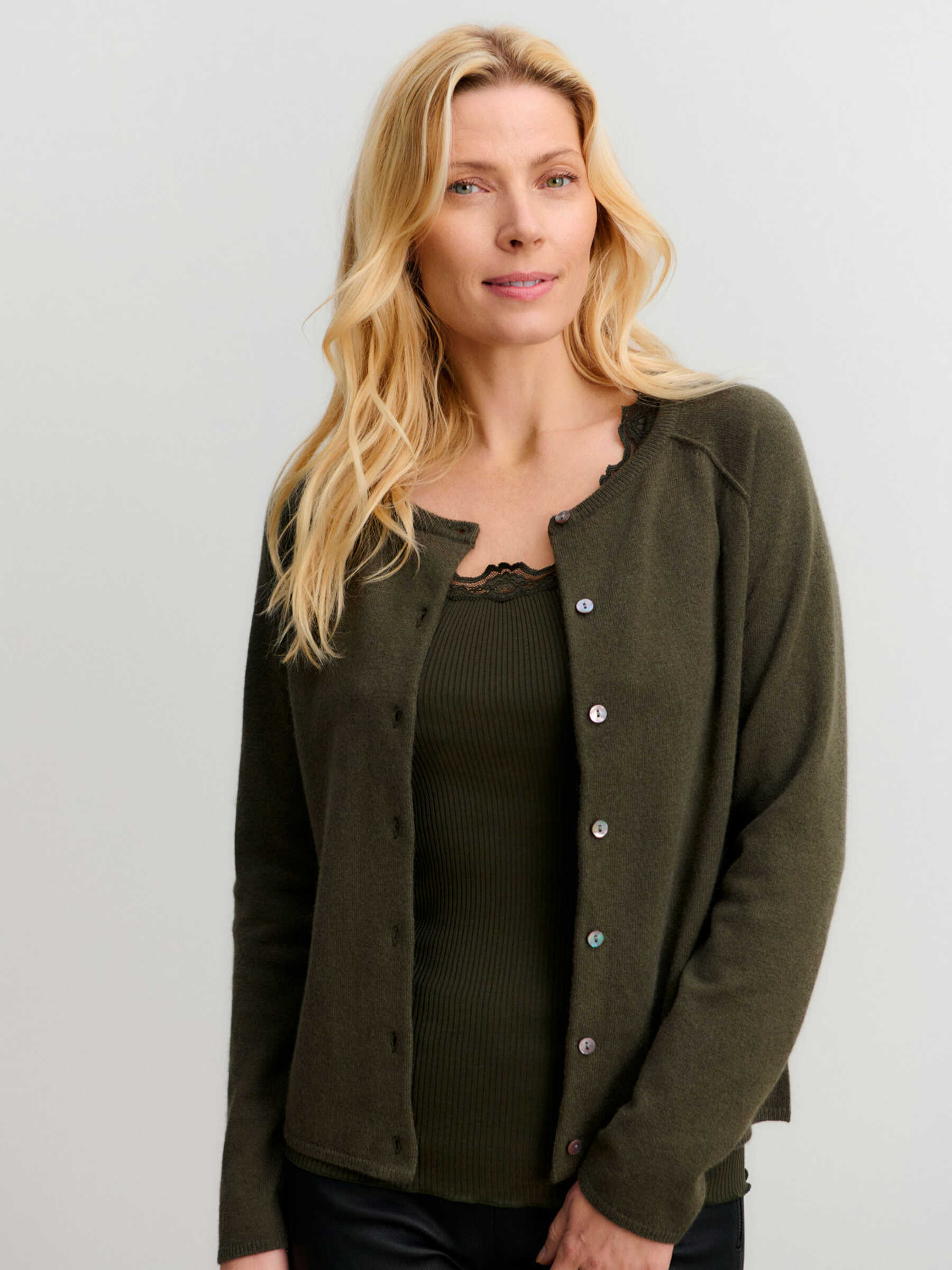 Rosemunde / RWLaica Cashmere LS O-neck Raglan Cardigan / forrest night
