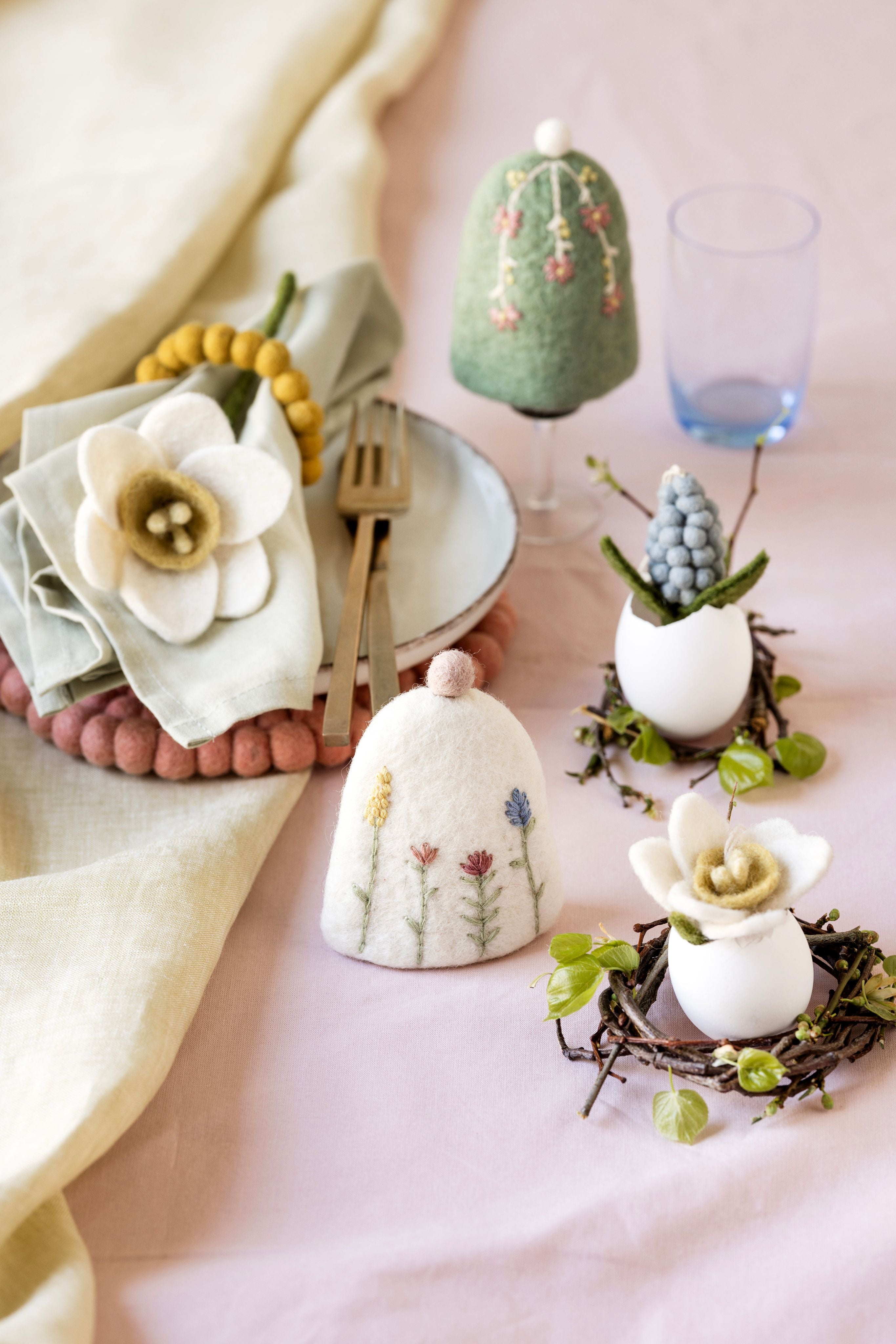 Én Gry & Sif / Egg Cosy w/Emb-White