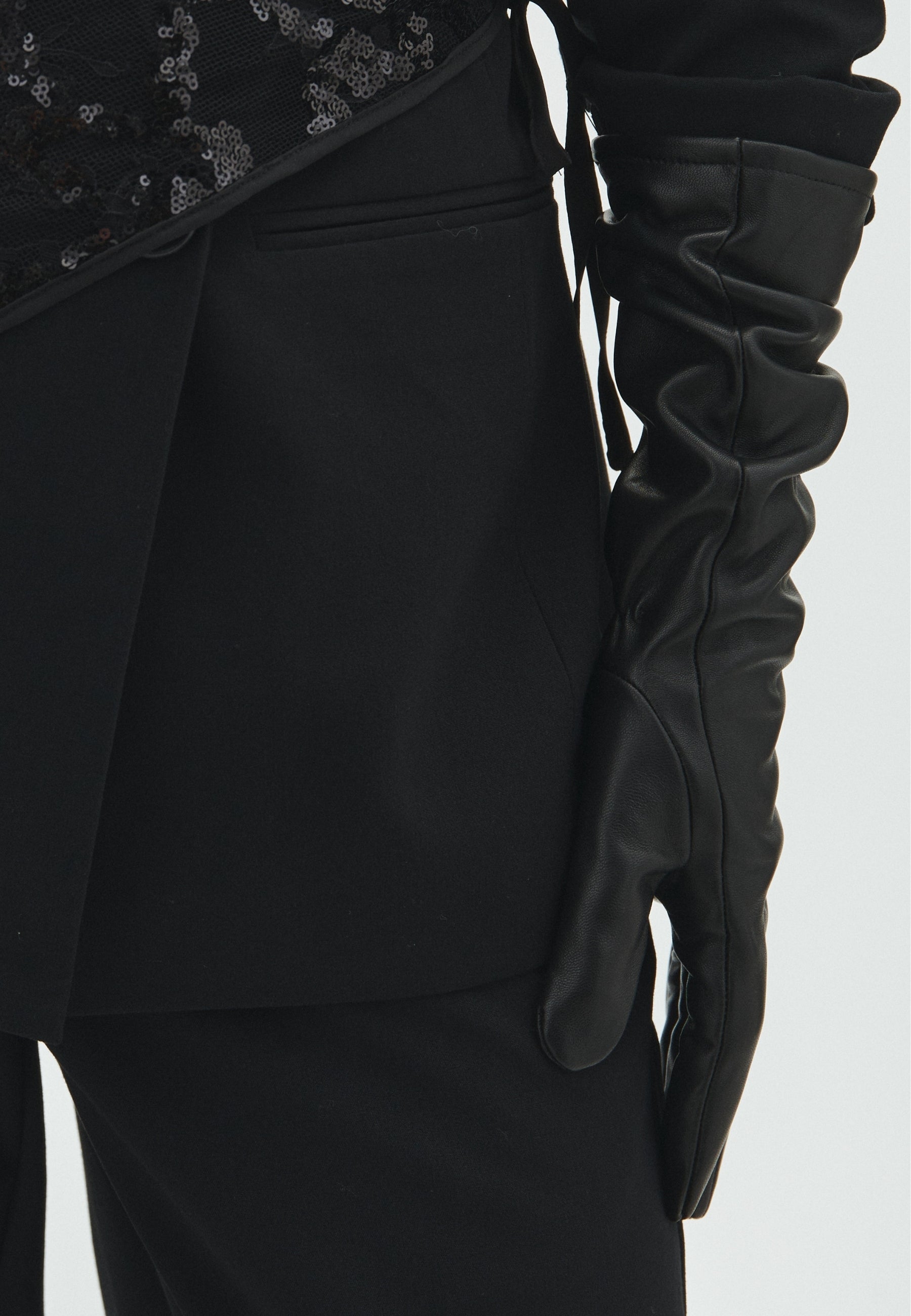MbyM / Holy Zac / Black