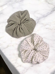 BYREN / Gepunktetes Scrunchie
