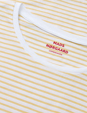 Mads Nørgaard / Fine Jersey Stripe Teasy Tee FAV / Brilliant White/Straw