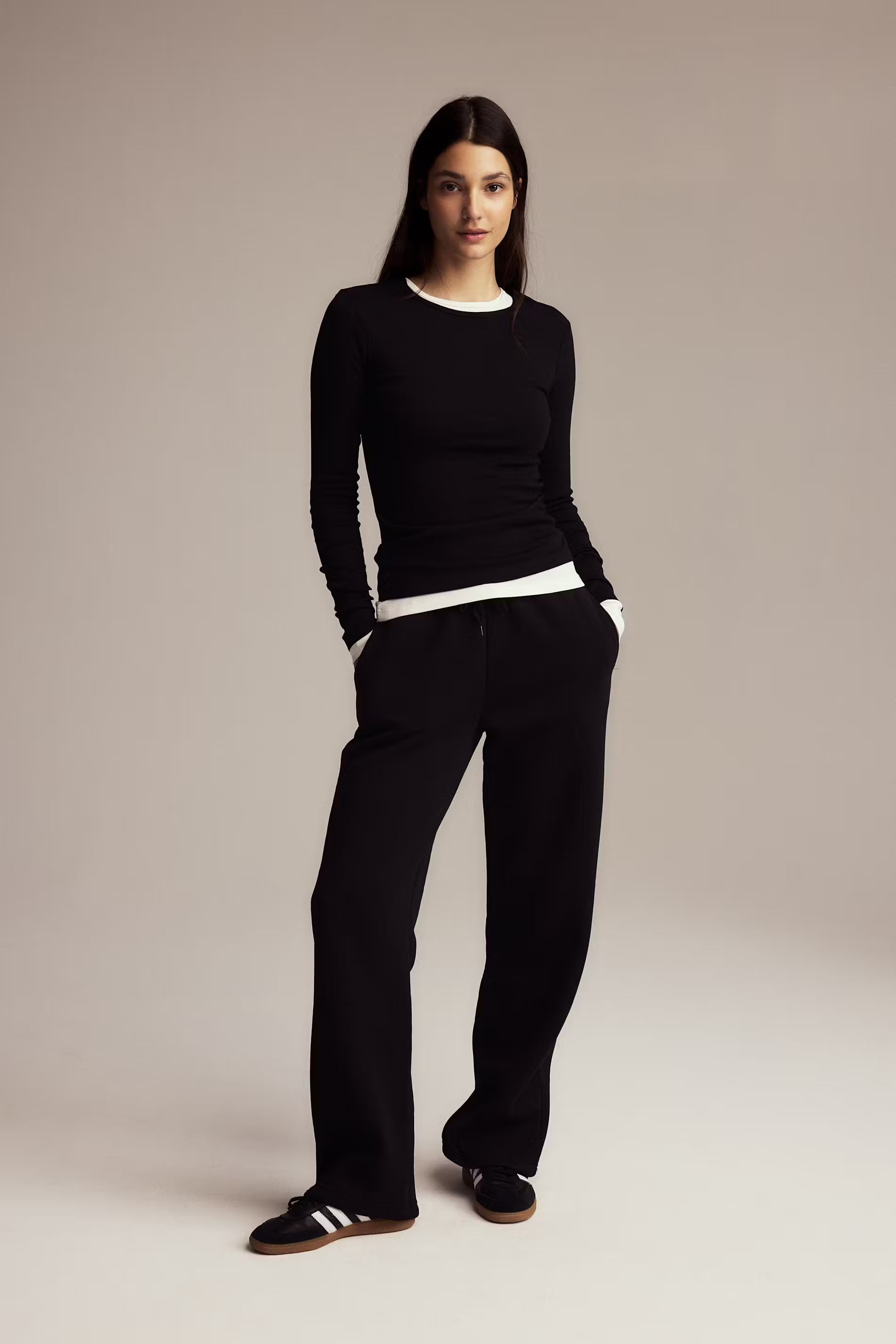 Gina Tricot / Basic straight sweatpants / Black
