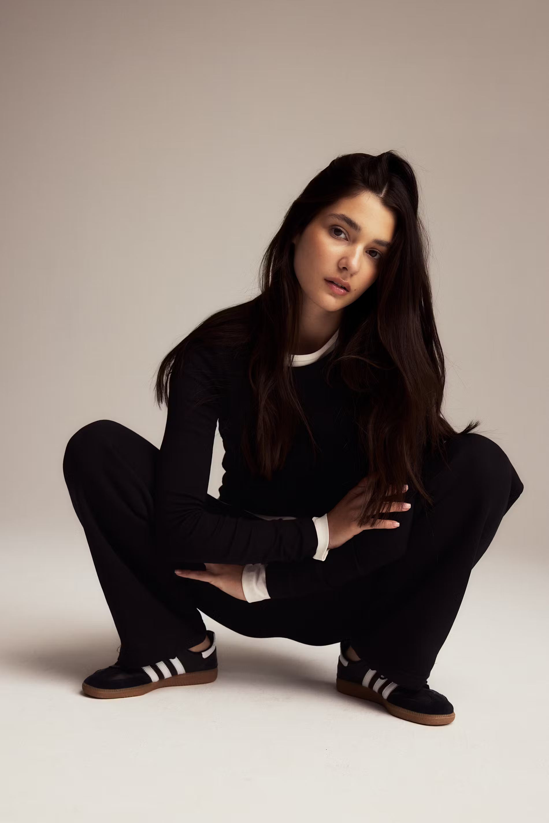 Gina Tricot / Basic straight sweatpants / Black