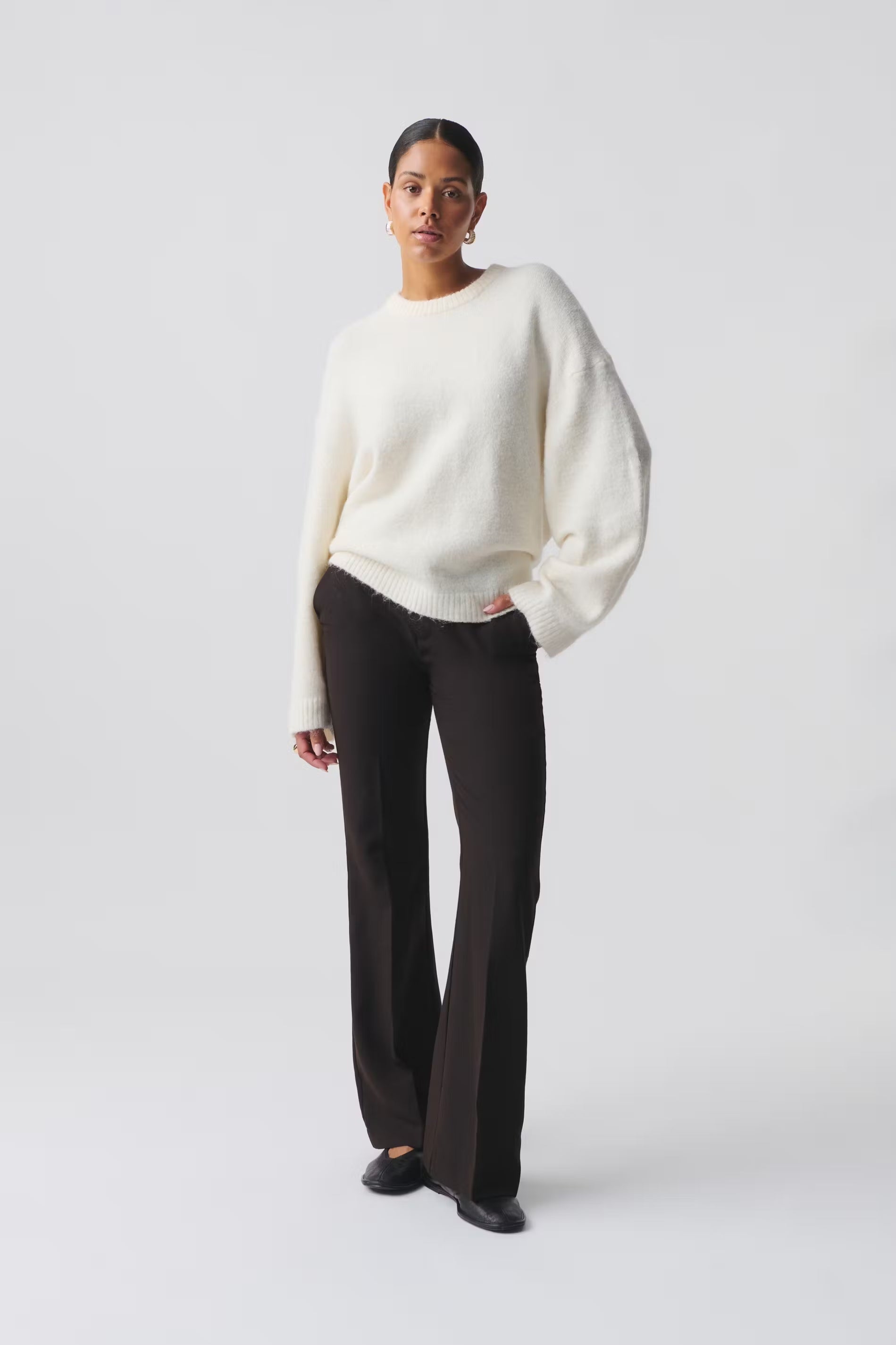 Gina Tricot / Relaxed bootcut trousers / Brown