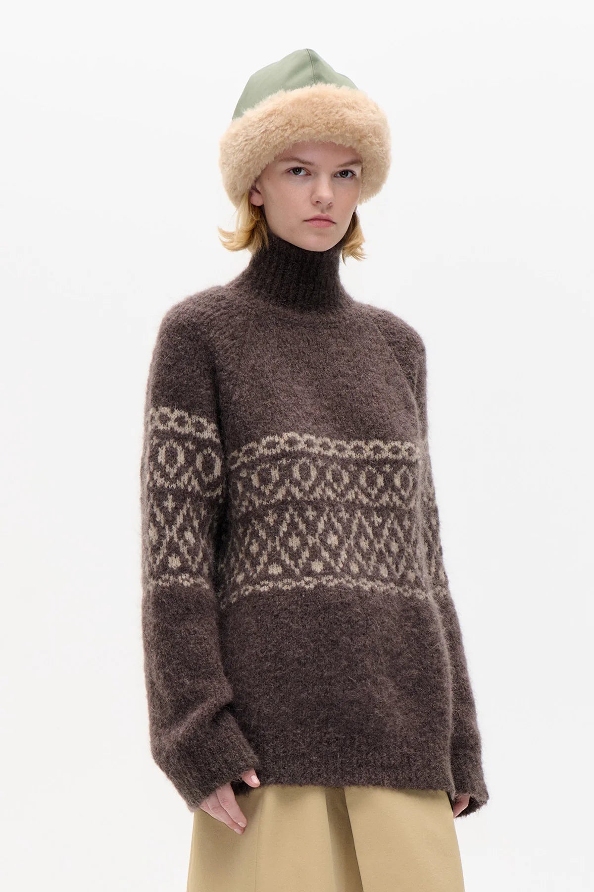 Baum und Pferdgarten / CRISTINE PULLOVER / Morel