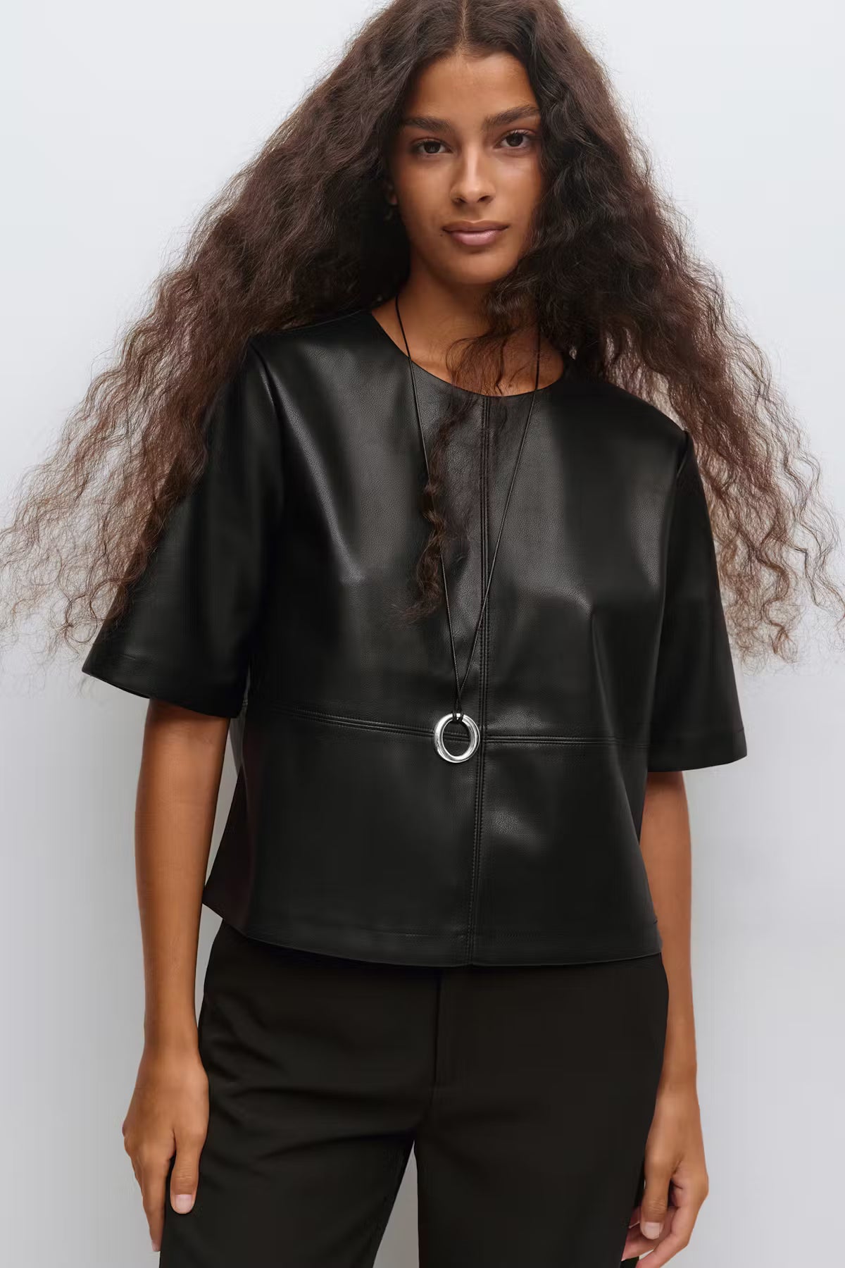 Gina Tricot / Pu boxy tee / Black