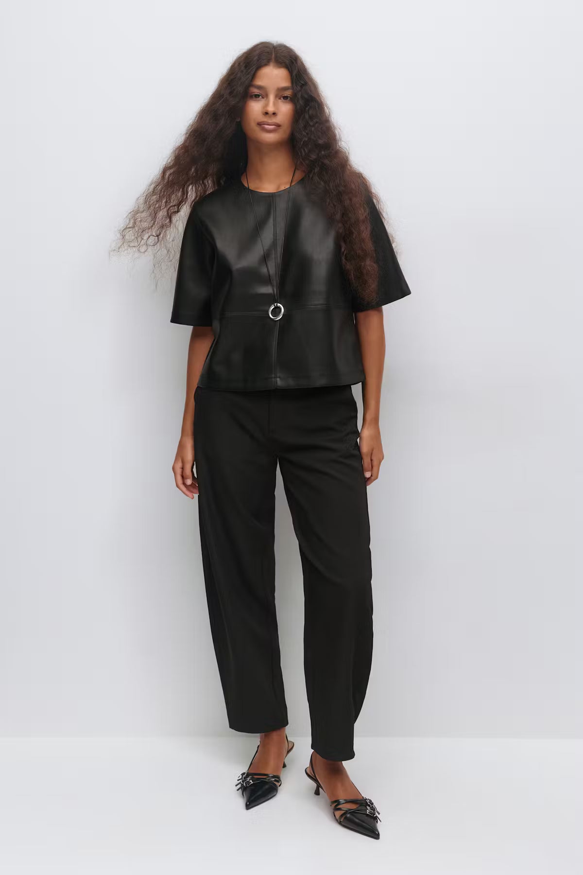 Gina Tricot / Pu boxy tee / Black