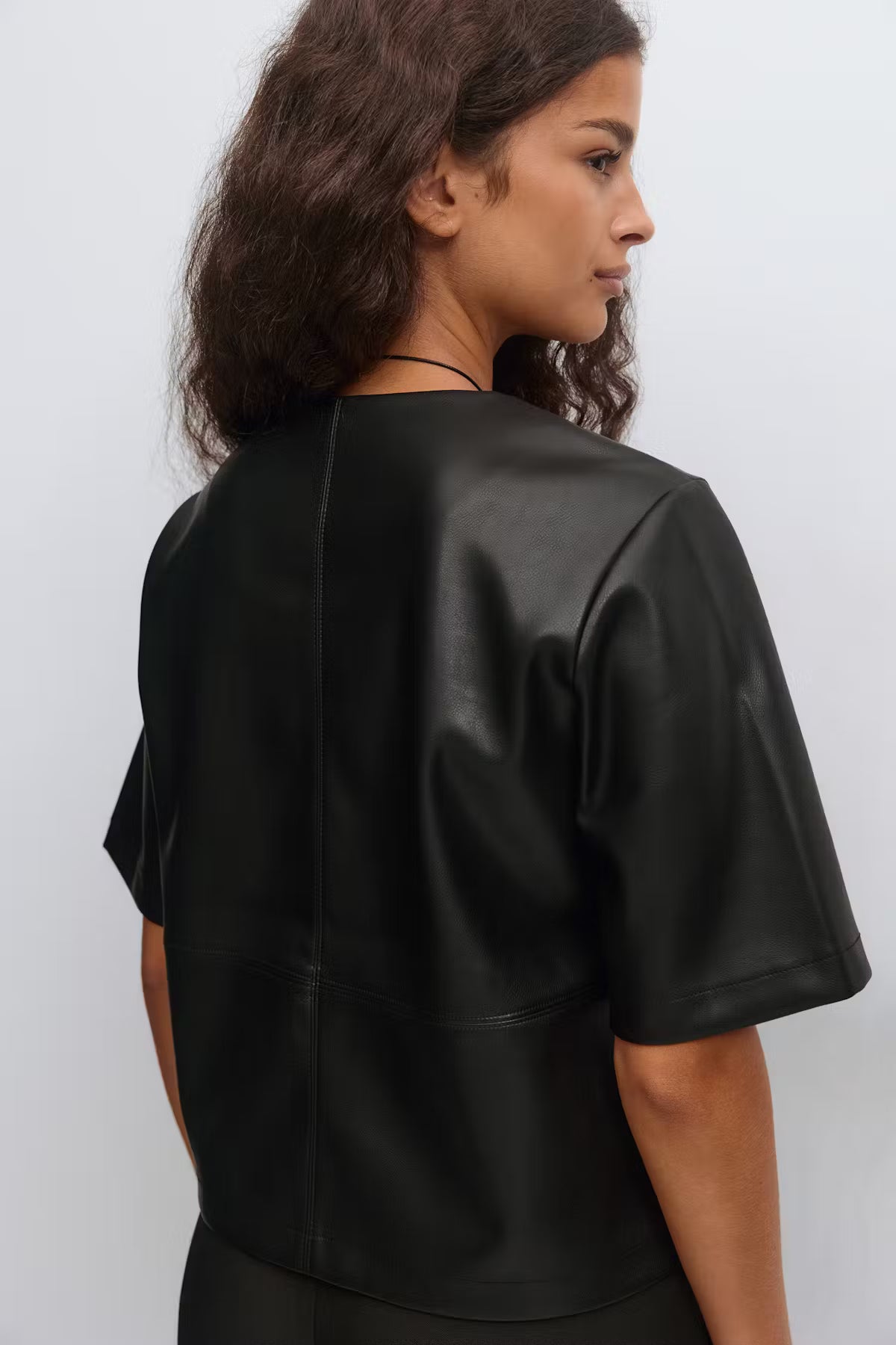Gina Tricot / Pu boxy tee / Black