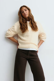 Gina Tricot / Crew neck knitted sweater / Gardenia