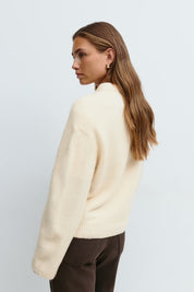Gina Tricot / Crew neck knitted sweater / Gardenia