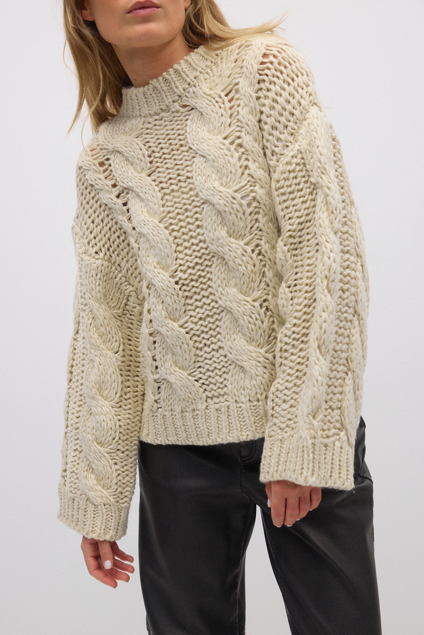 Gina Tricot / Knitted cable sweater / Almond milk