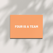 HERR&FRAUHEMPEL - Postkarte - FOUR IS A TEAM