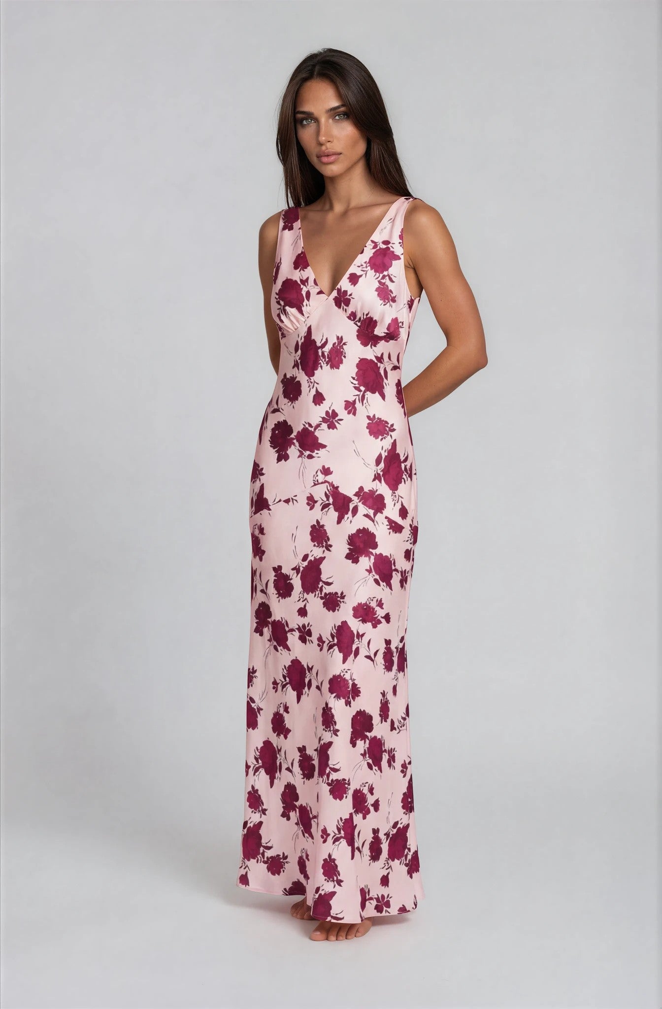 Gina Tricot / Sleeveless satin maxi dress / Block flowers
