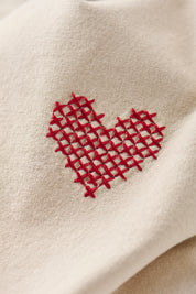 Ib Laursen / Stoffserviette Tradition m/rotem Herz in Kreuzstich leinenfarbig