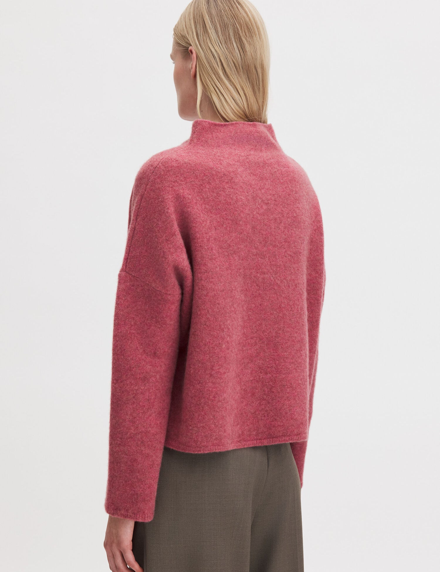 29610-0392-FilippaK-Mika_Yak_Funnelneck_Sweater_Soft_Raspberry-3.jpg