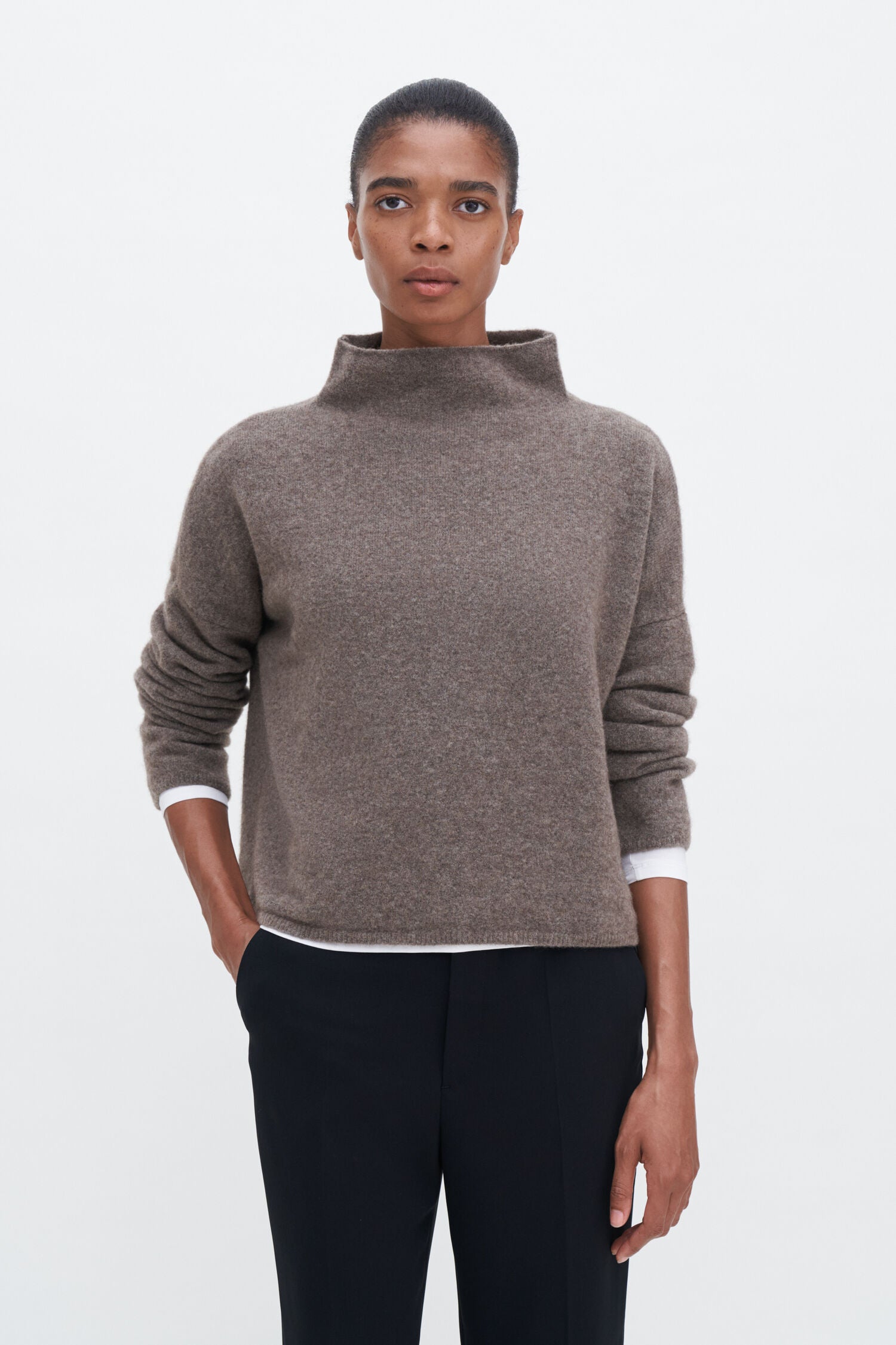 Filippa K / mika yak funnelneck sweater / Dark Taupe Melange