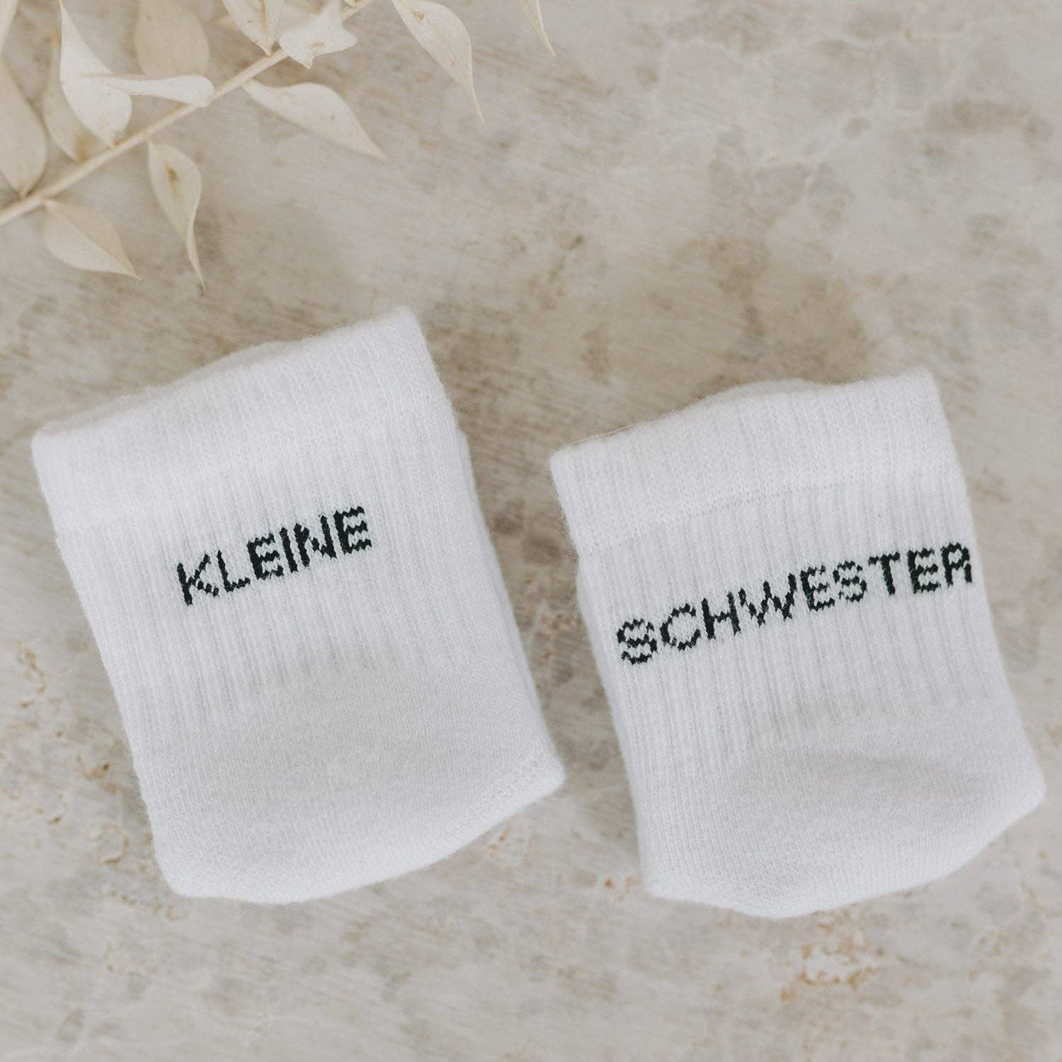 Eulenschnitt - Babysocken Kleine Schwester 16-18