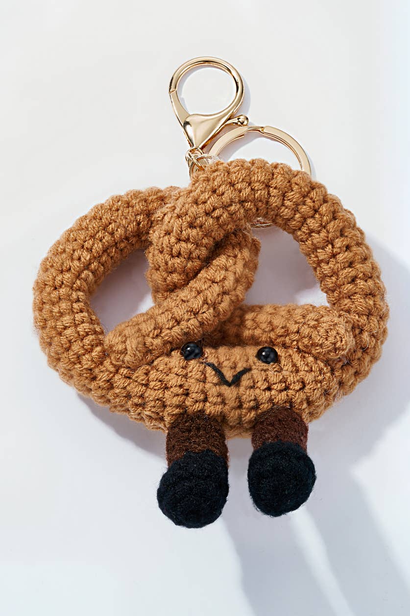 BYREN / Bag Charm / Brezel gehäkelt