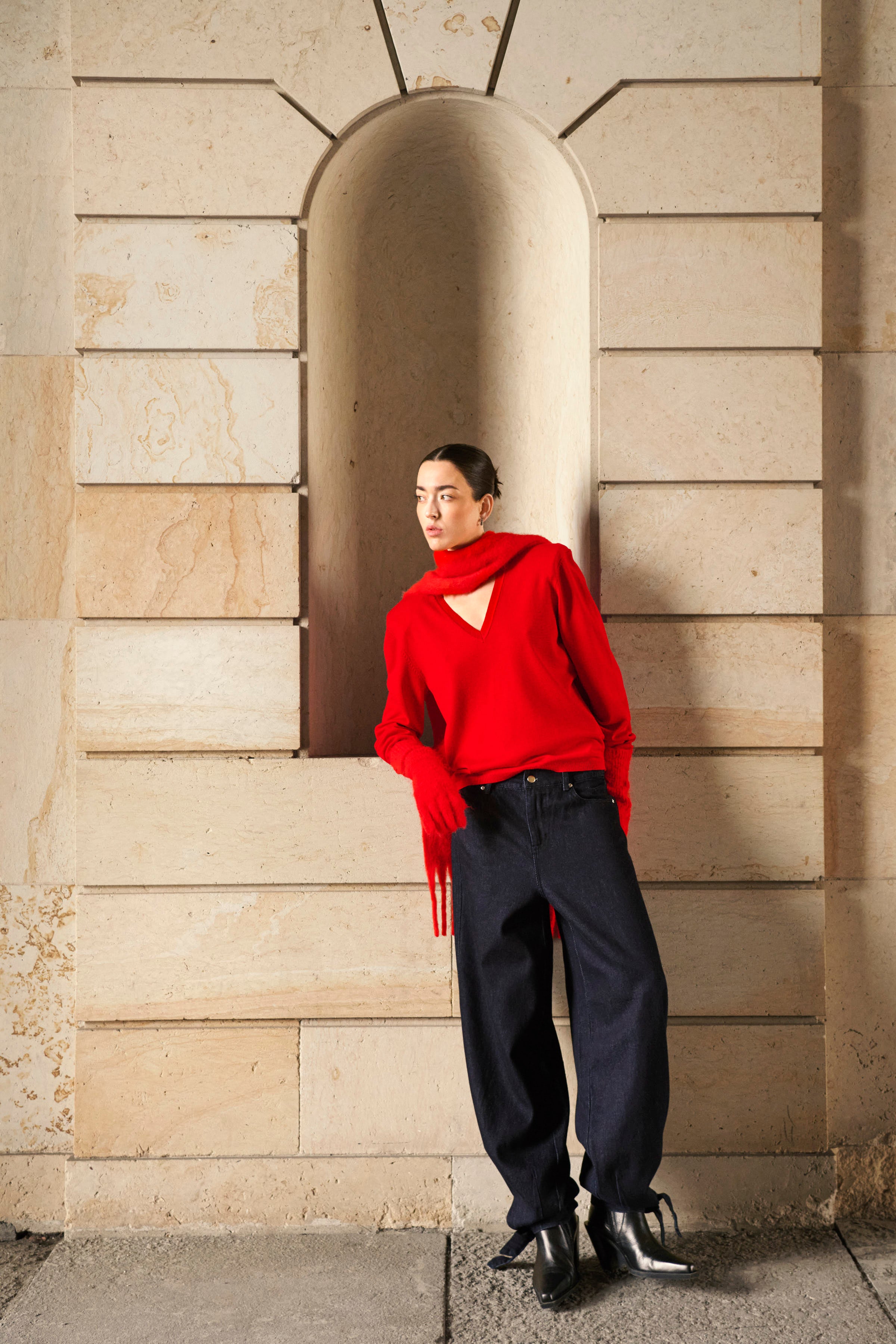 MbyM / Ruthie-M Bravani / Red aura