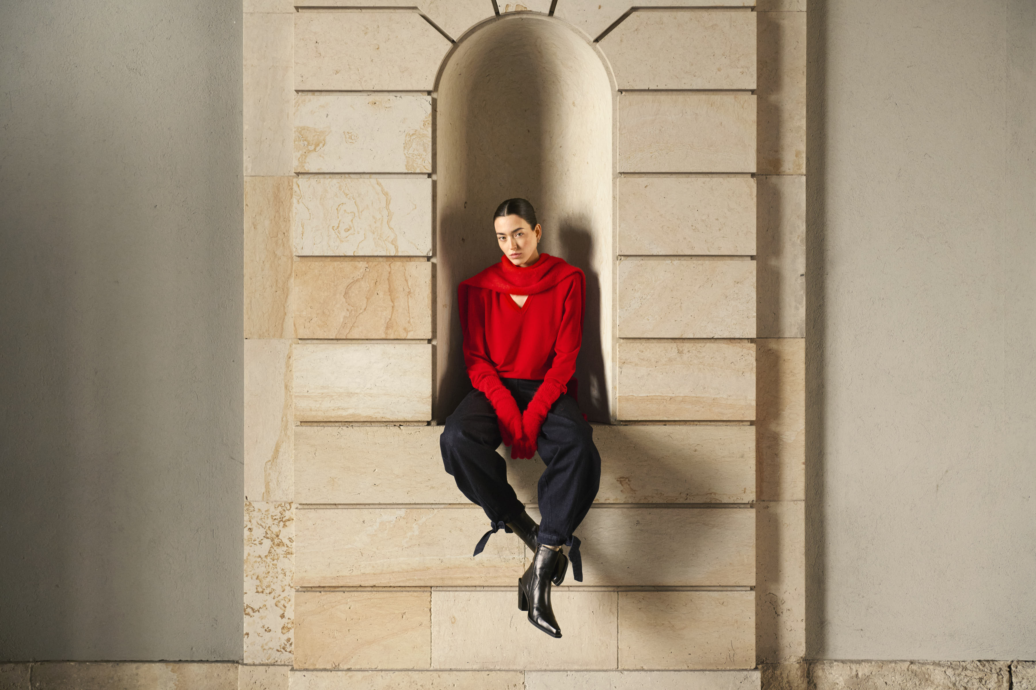 MbyM / Ruthie-M Bravani / Red aura