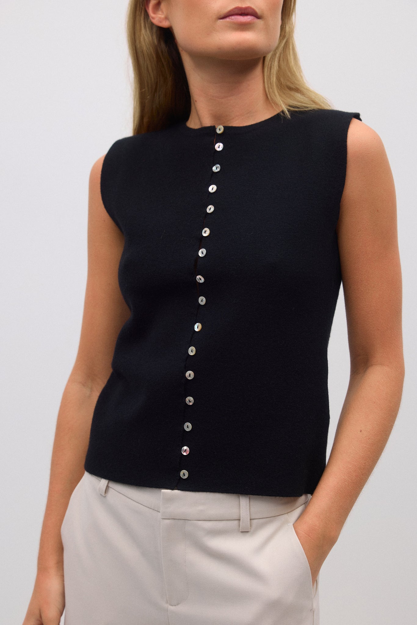 Gina Tricot Knitted button down vest Black – Scandi Club