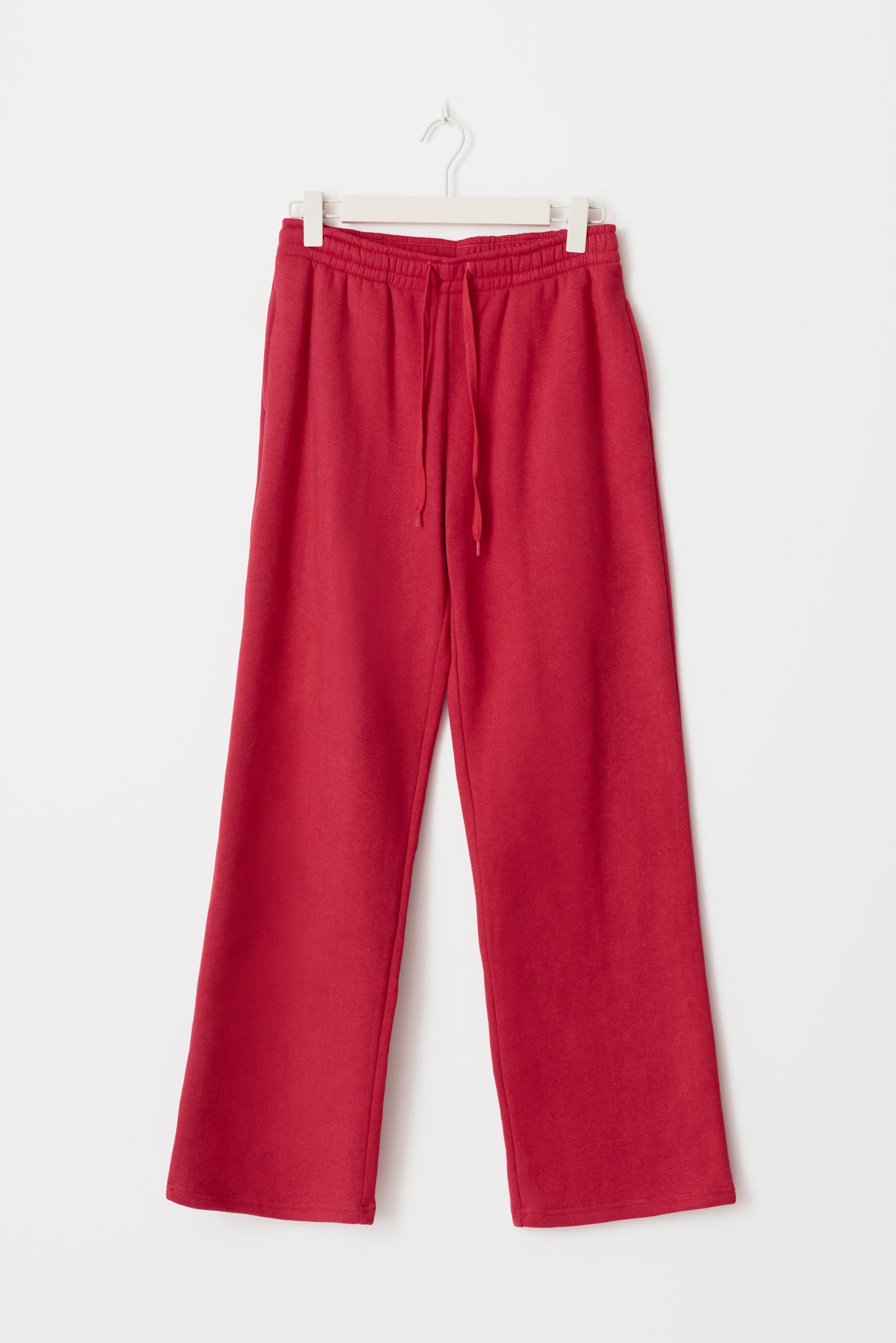 Gina Tricot / Basic straight sweatpants / Lipstick red