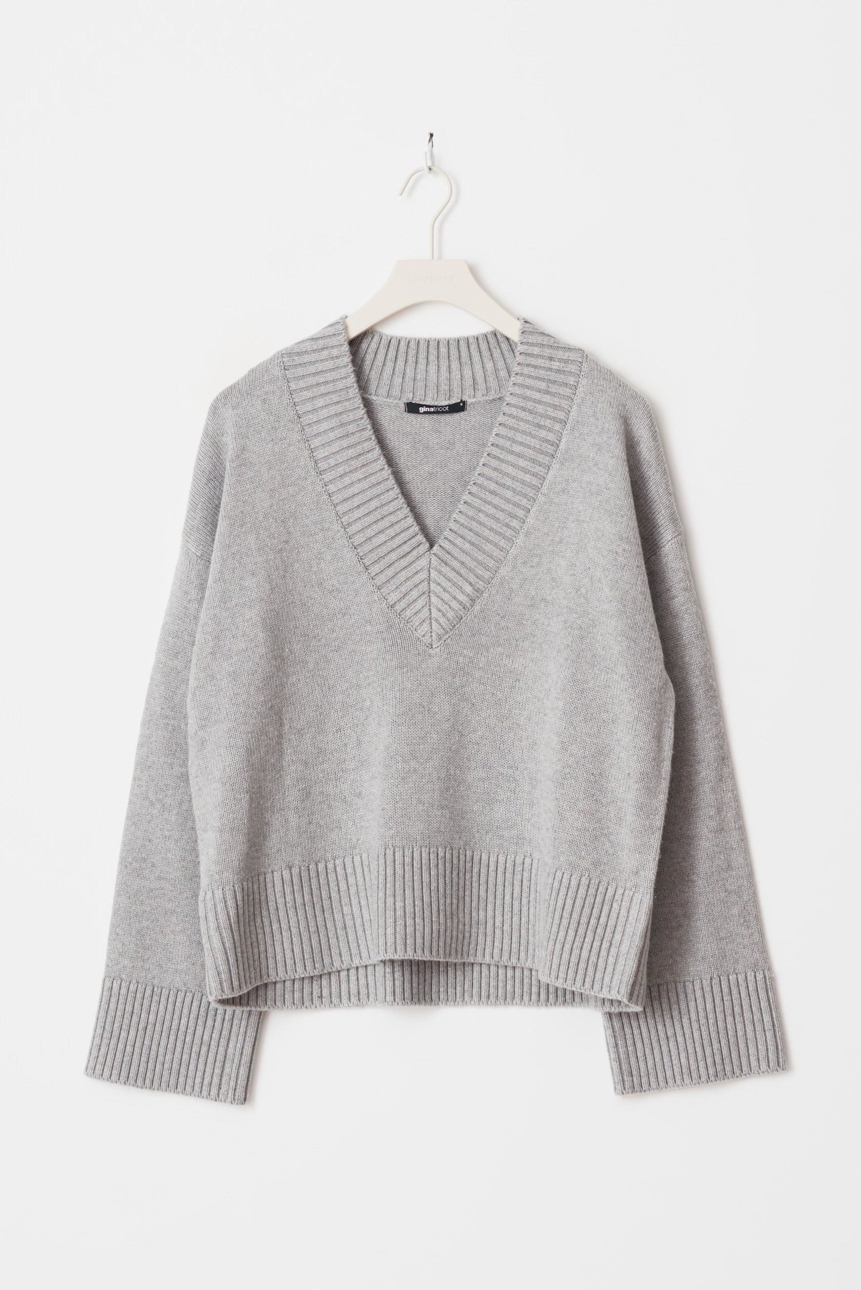 Gina Tricot / V-neck knitted sweater / Lt greymelange
