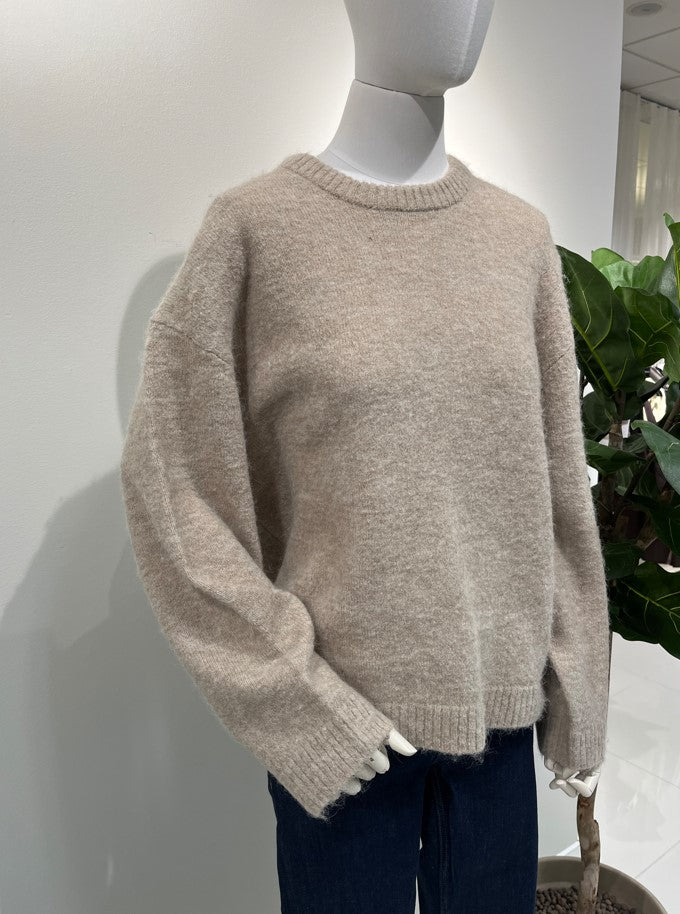 Gina Tricot / Crew neck knitted sweater / Pure c