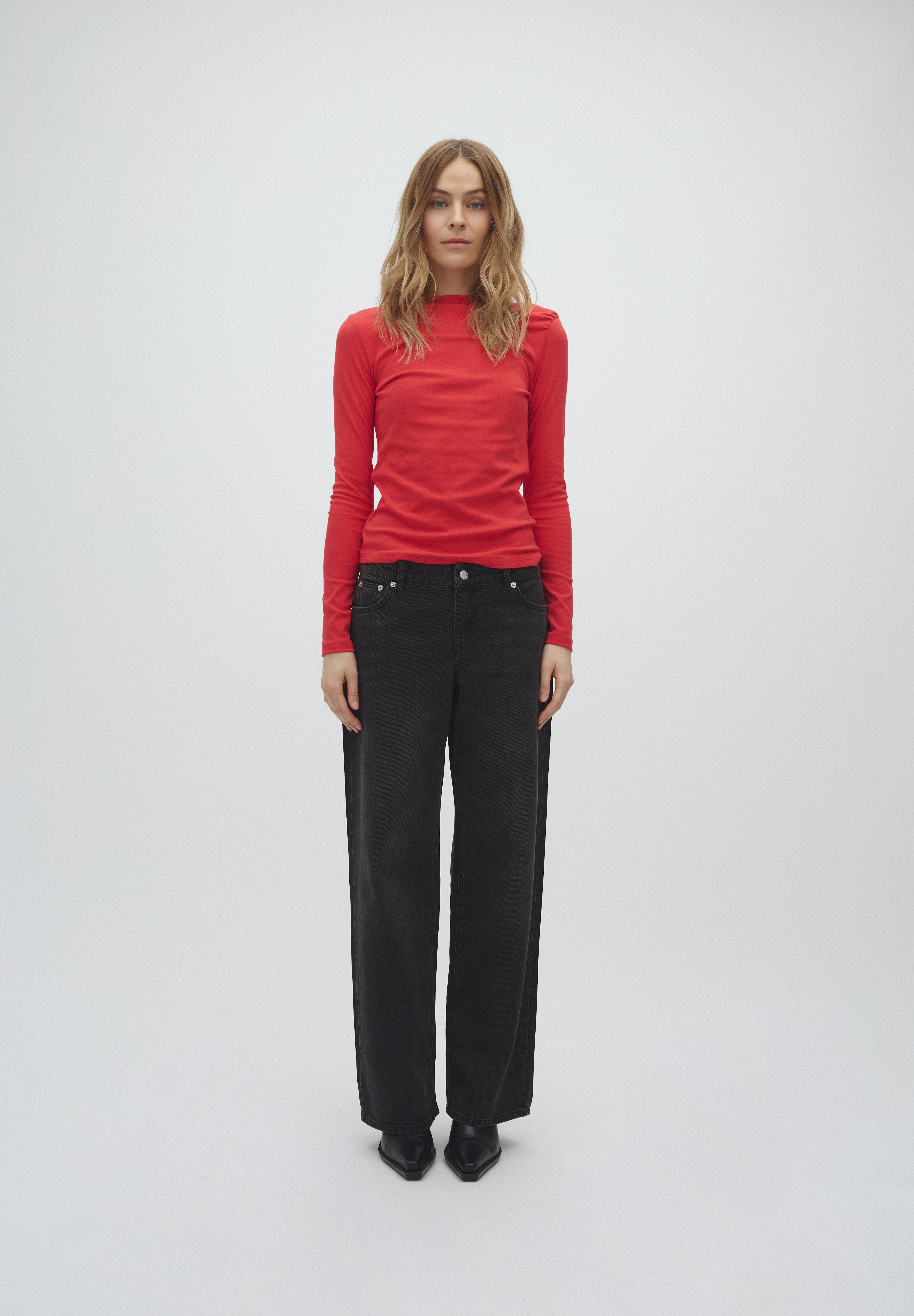 MbyM / Julissa-M Pearina / Red aura