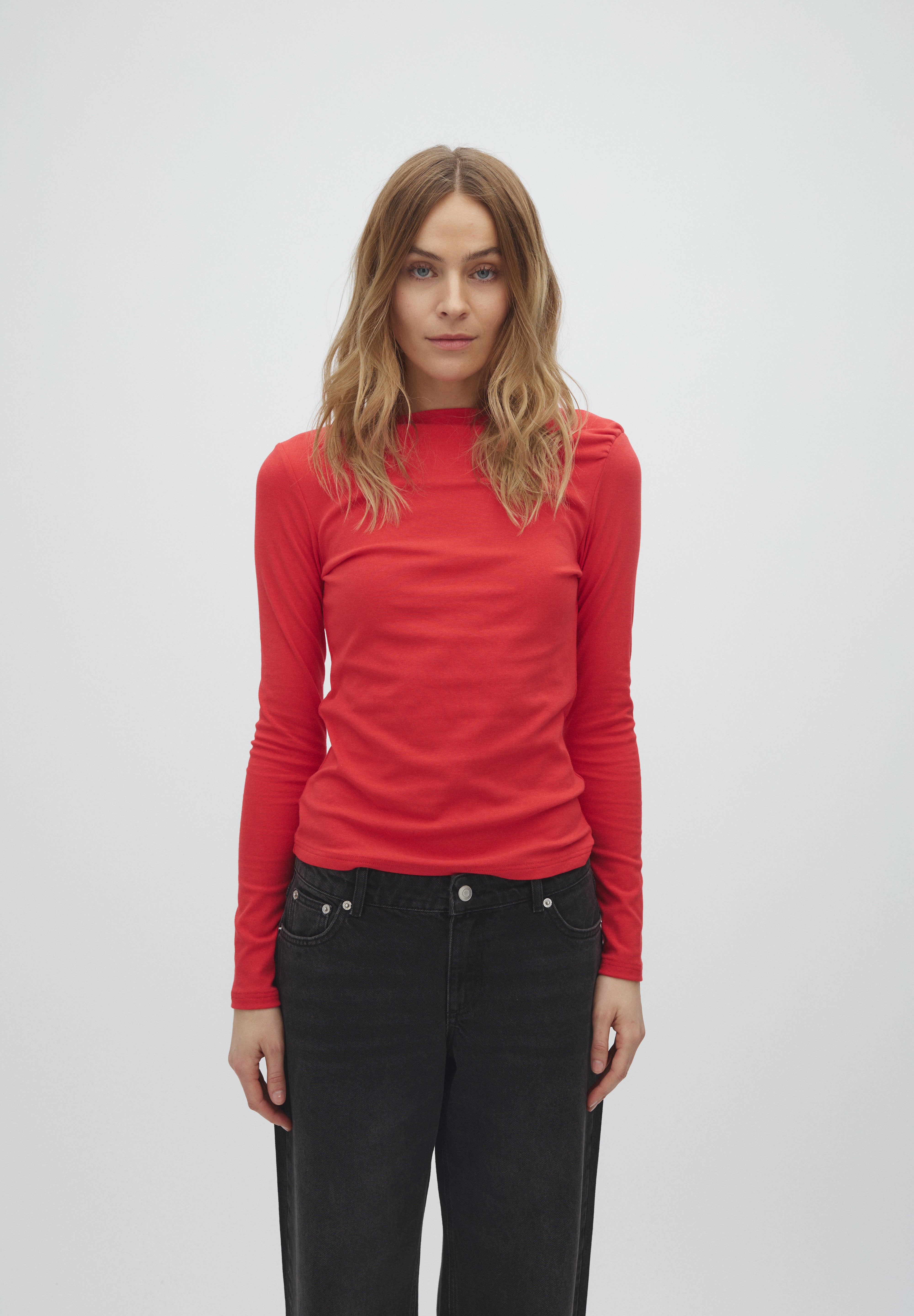 MbyM / Julissa-M Pearina / Red aura