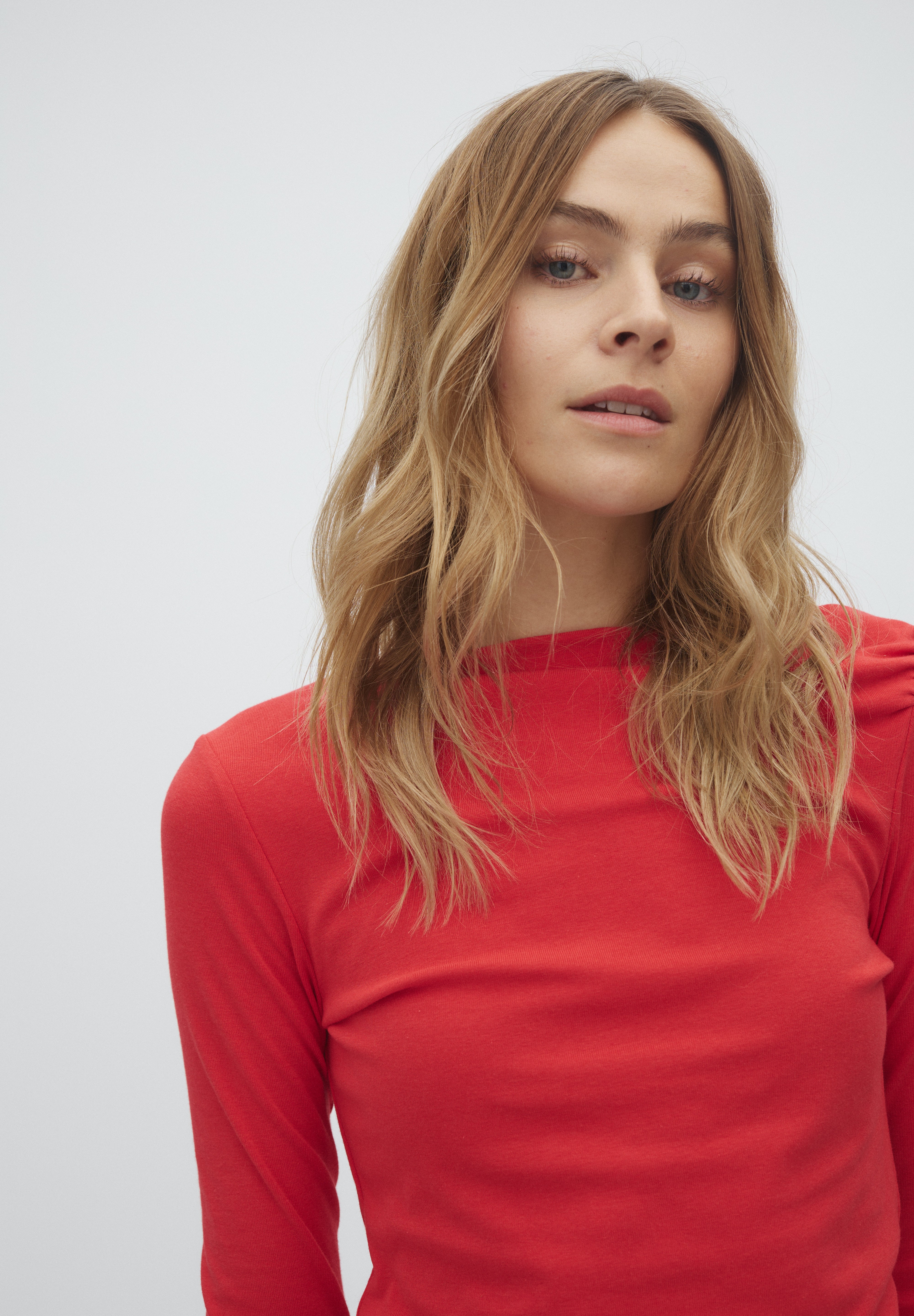 MbyM / Julissa-M Pearina / Red aura