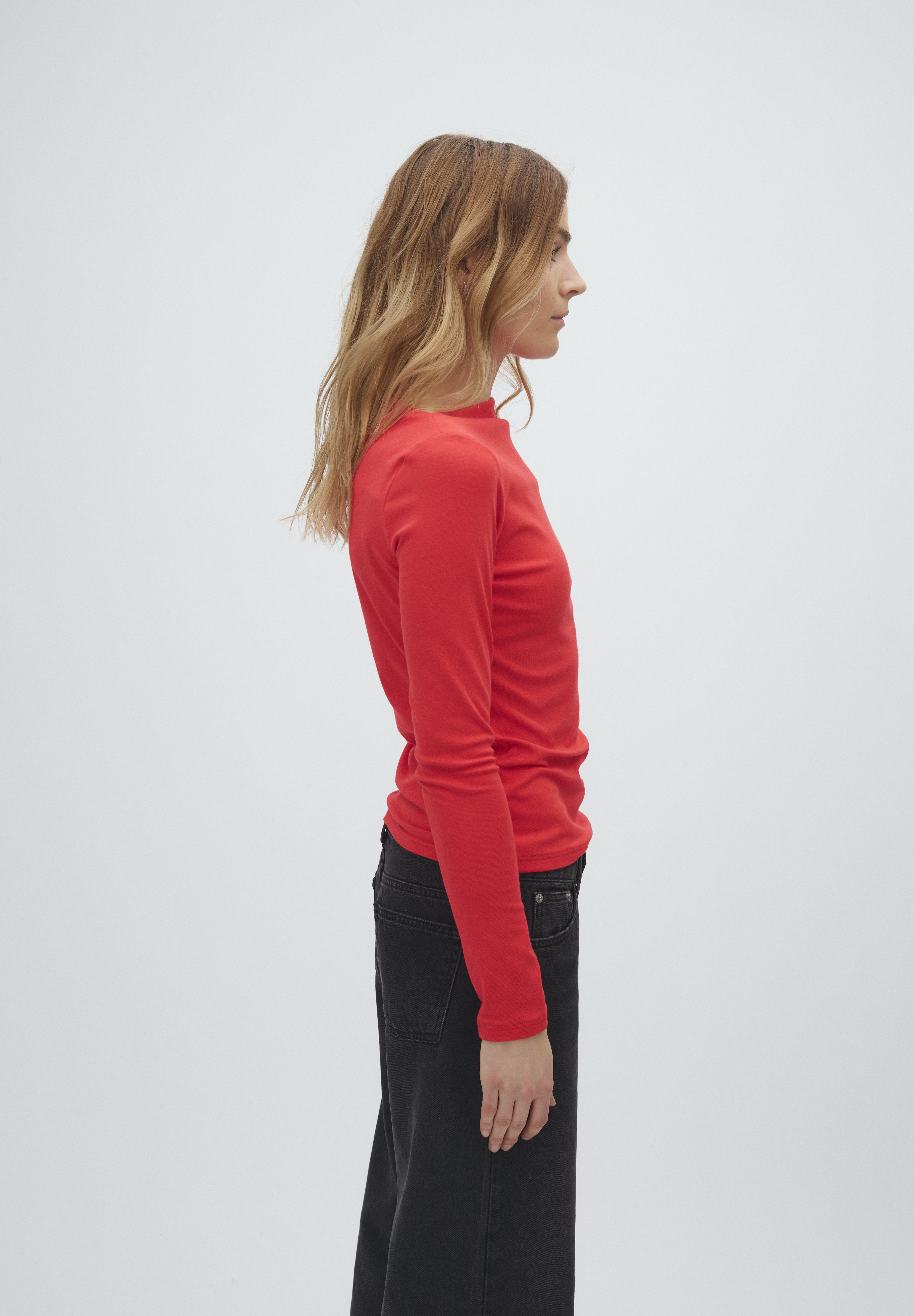 MbyM / Julissa-M Pearina / Red aura