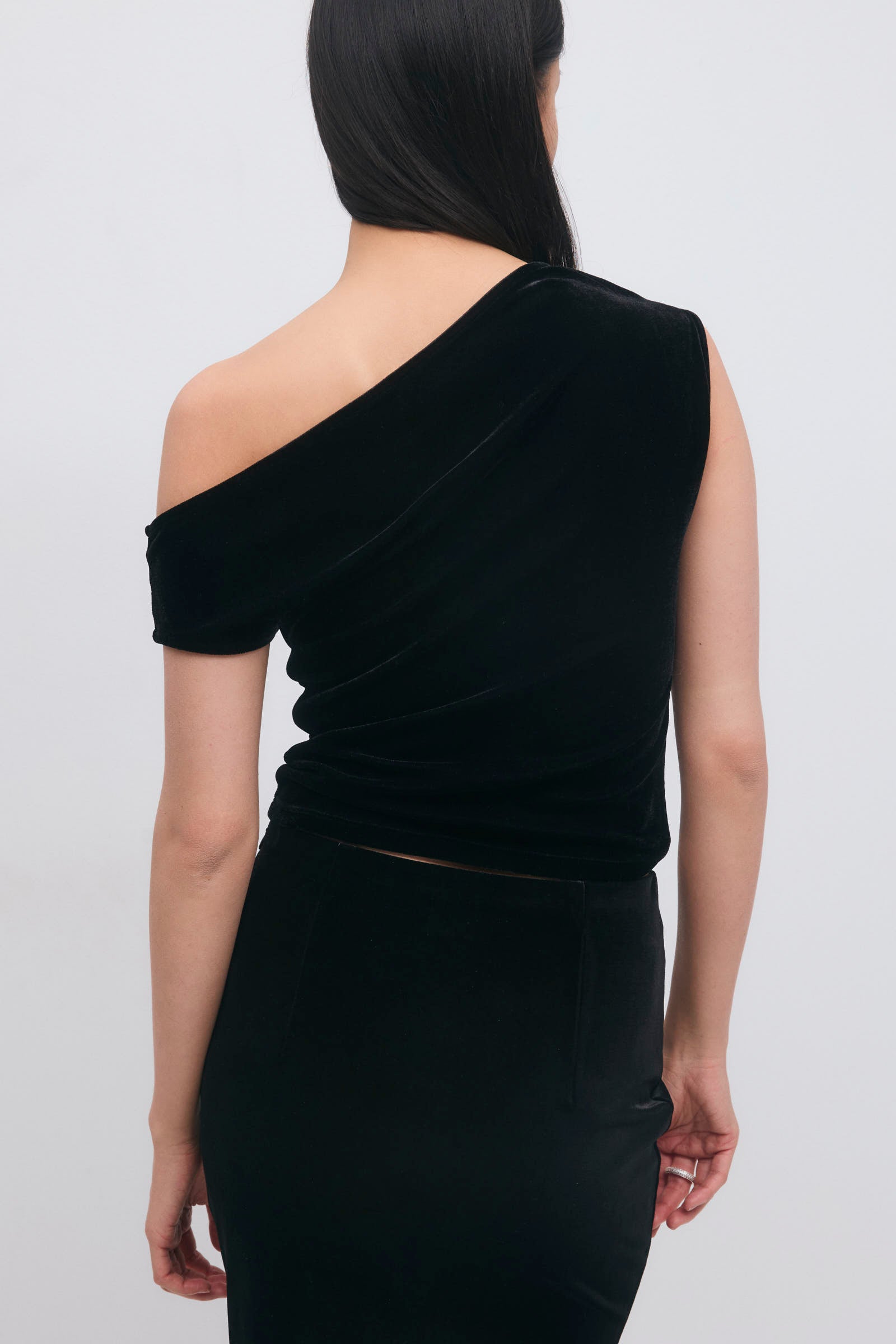 Gina Tricot / Asymmetric velvet top / Black