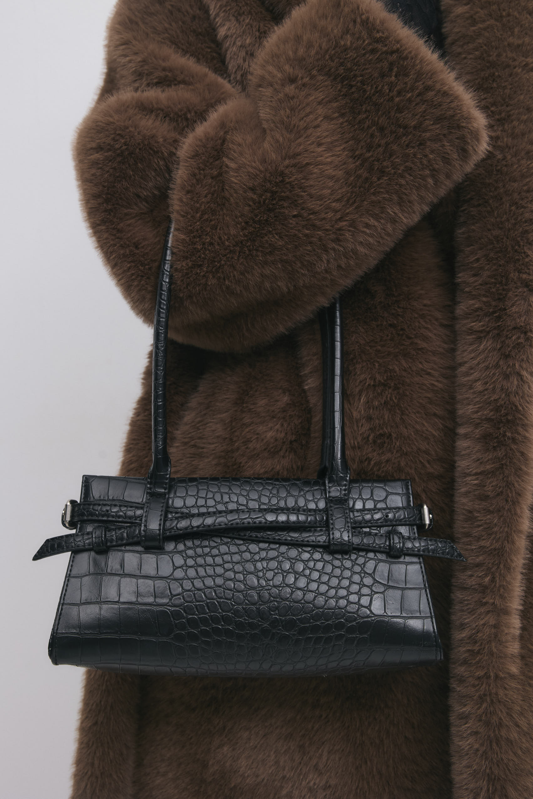 Gina Tricot / Croco buckle shoulder bag / Black